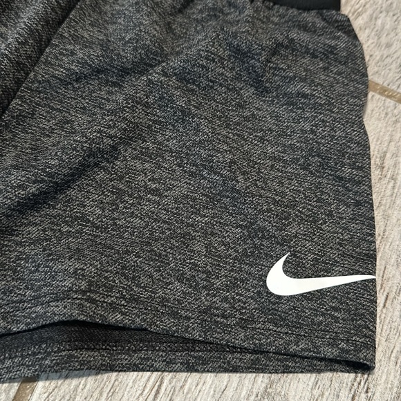 Nike Small Girls Athletic Shorts 6/8 - Picture 2 of 2